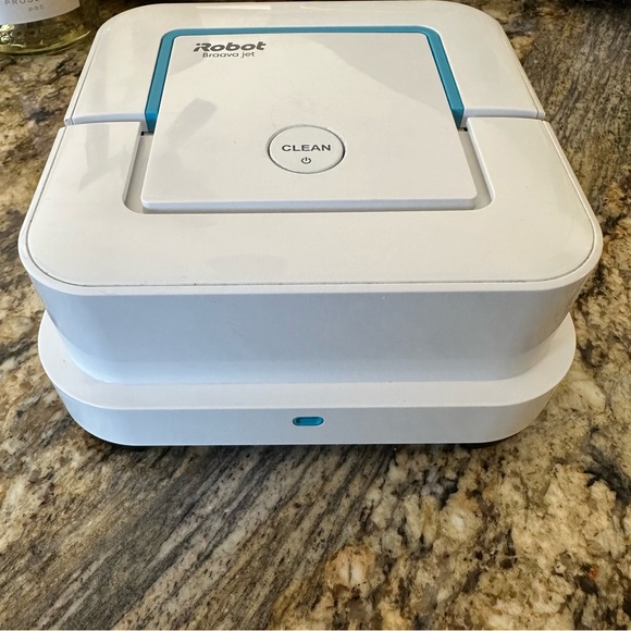 iRobot braava jet 240 - Picture 2 of 2
